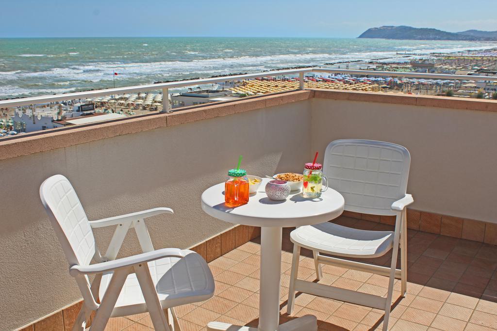 Hotel Touring Misano Adriatico Exterior photo
