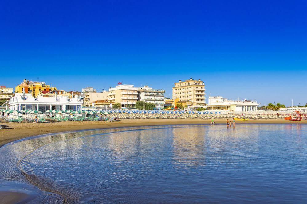 Hotel Touring Misano Adriatico Exterior photo